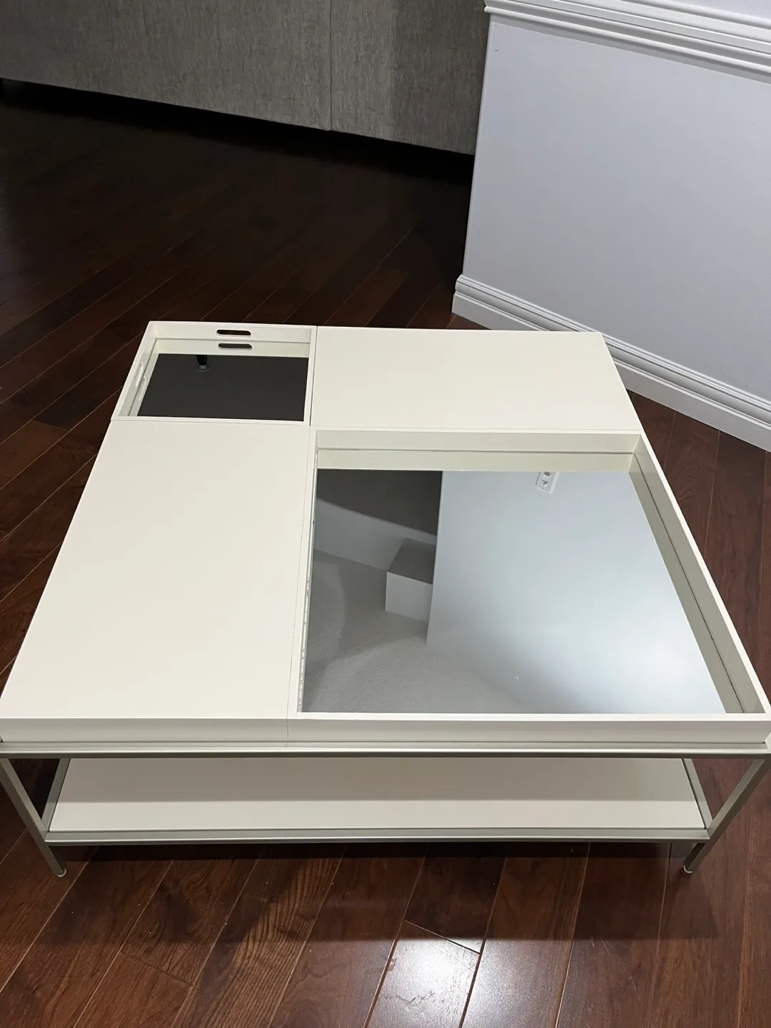 Square Coffee Table with Mirror image indicator(3)