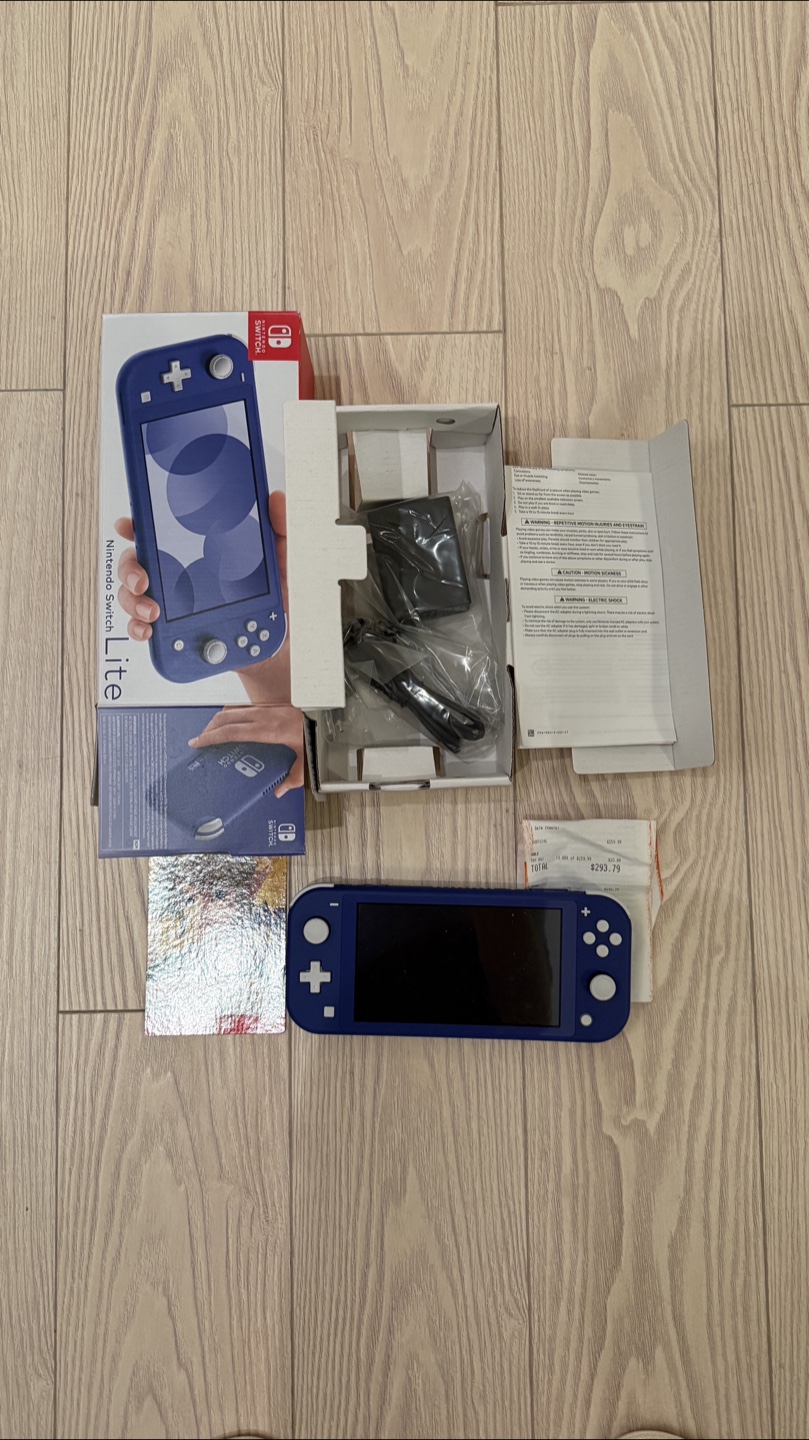 Brand new Nintendo Switch Lite and gift card $50 - photo 2