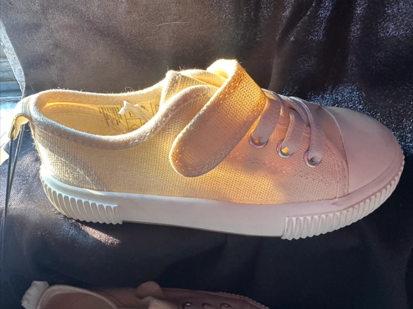 New H&M Cream Canvas Sneakers - Size 10 image indicator(4)