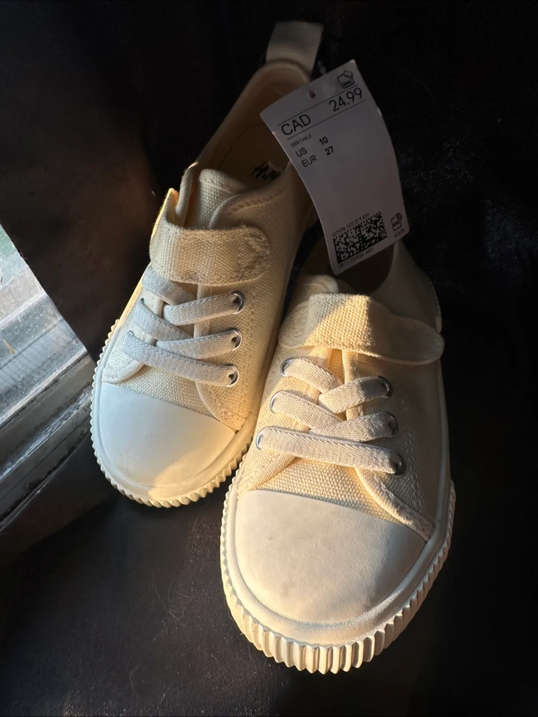 New H&M Cream Canvas Sneakers - Size 10 image indicator(3)