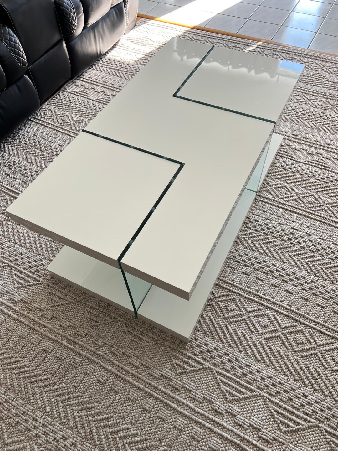 Modern White & Glass Coffee Table - Moving sale - photo 2