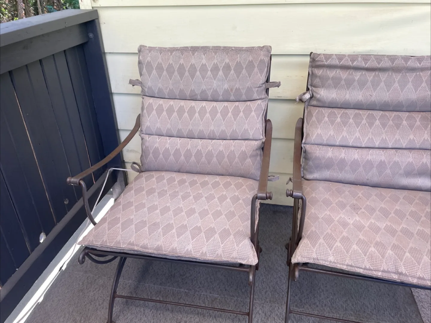 4 Patio Chairs with Cushions image indicator(3)