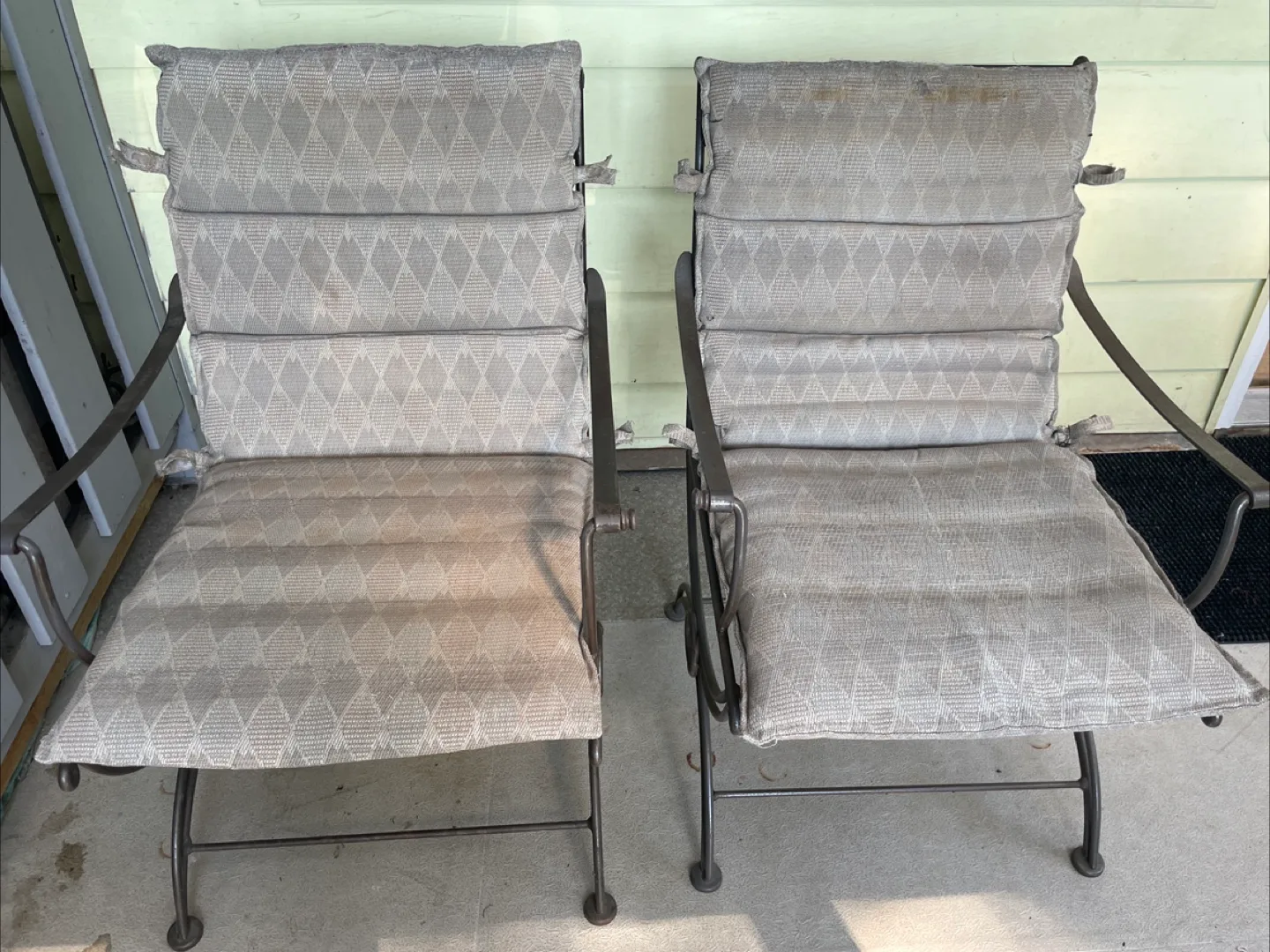 4 Patio Chairs with Cushions image indicator(5)