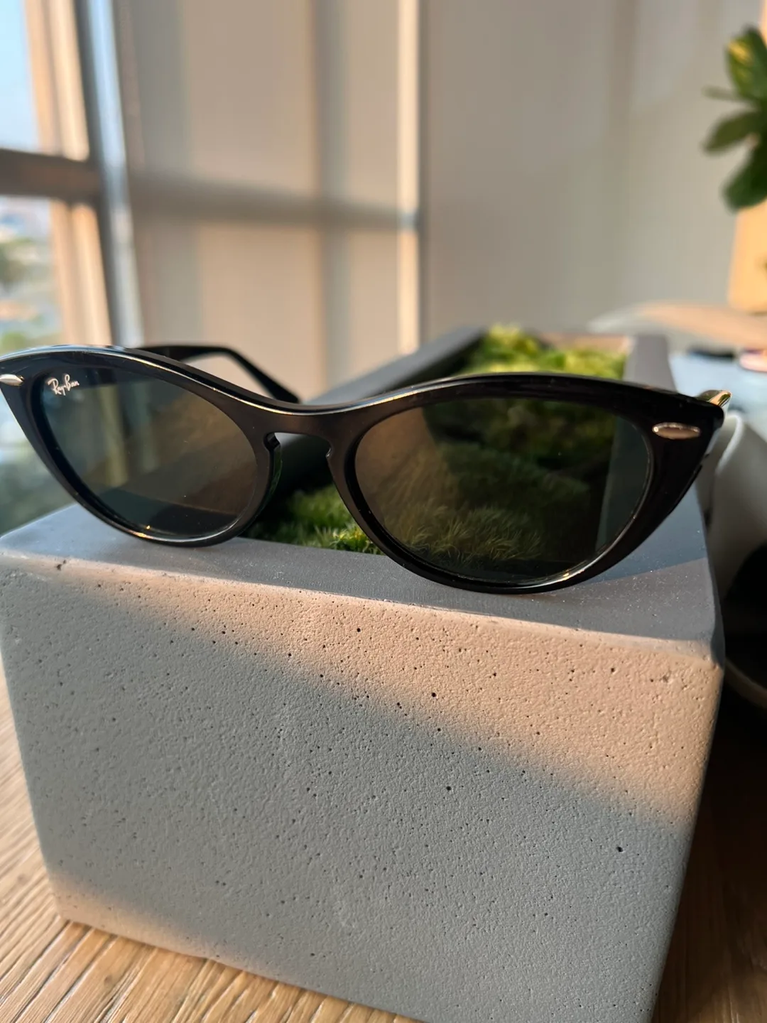 Ray-Ban Cat Eye Sunglasses Black RB4314N Nina image indicator(2)