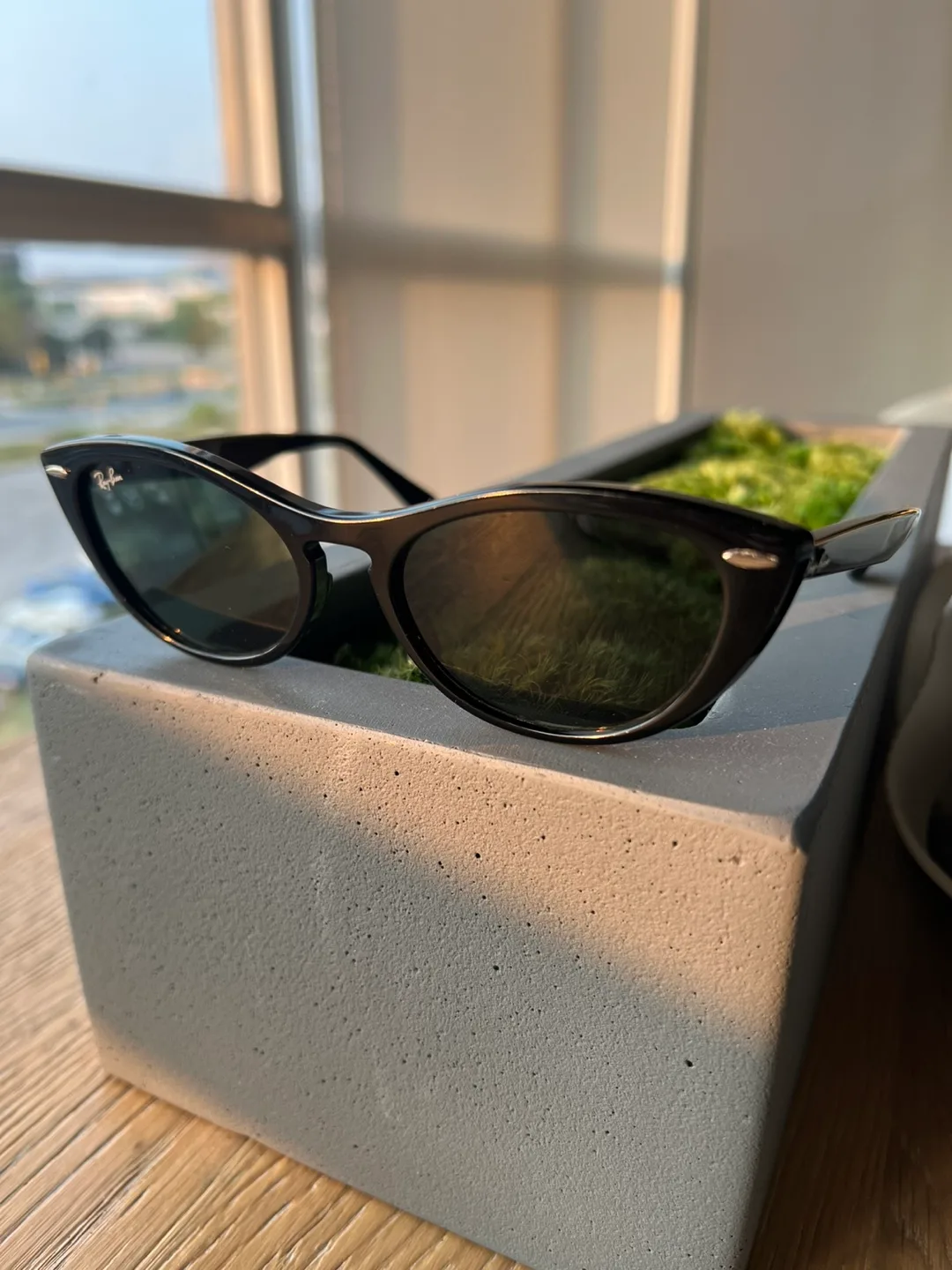 Ray-Ban Cat Eye Sunglasses Black RB4314N Nina image indicator(3)