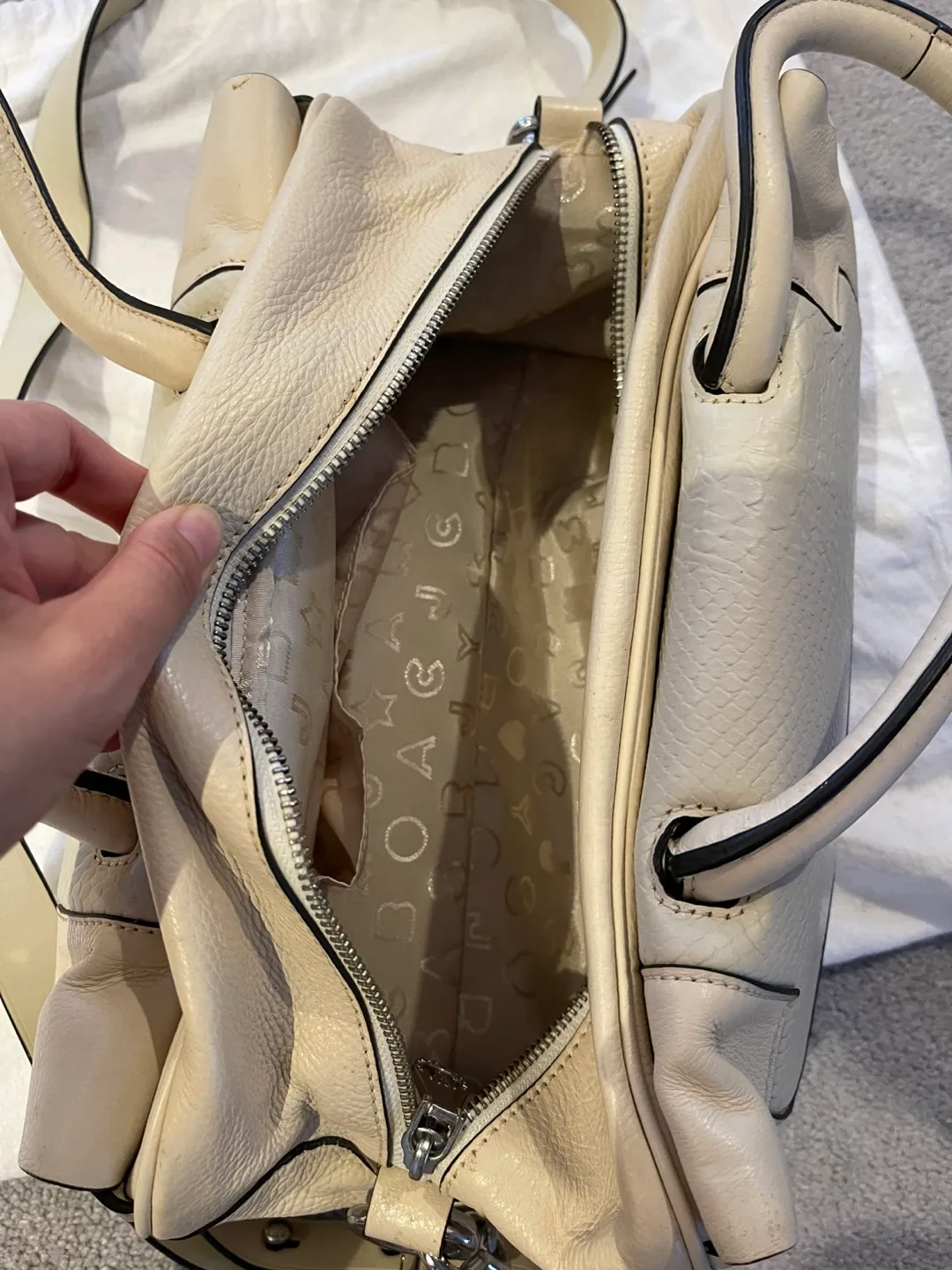 Marc by Marc Jacobs Beige Leather Handbag image indicator(2)