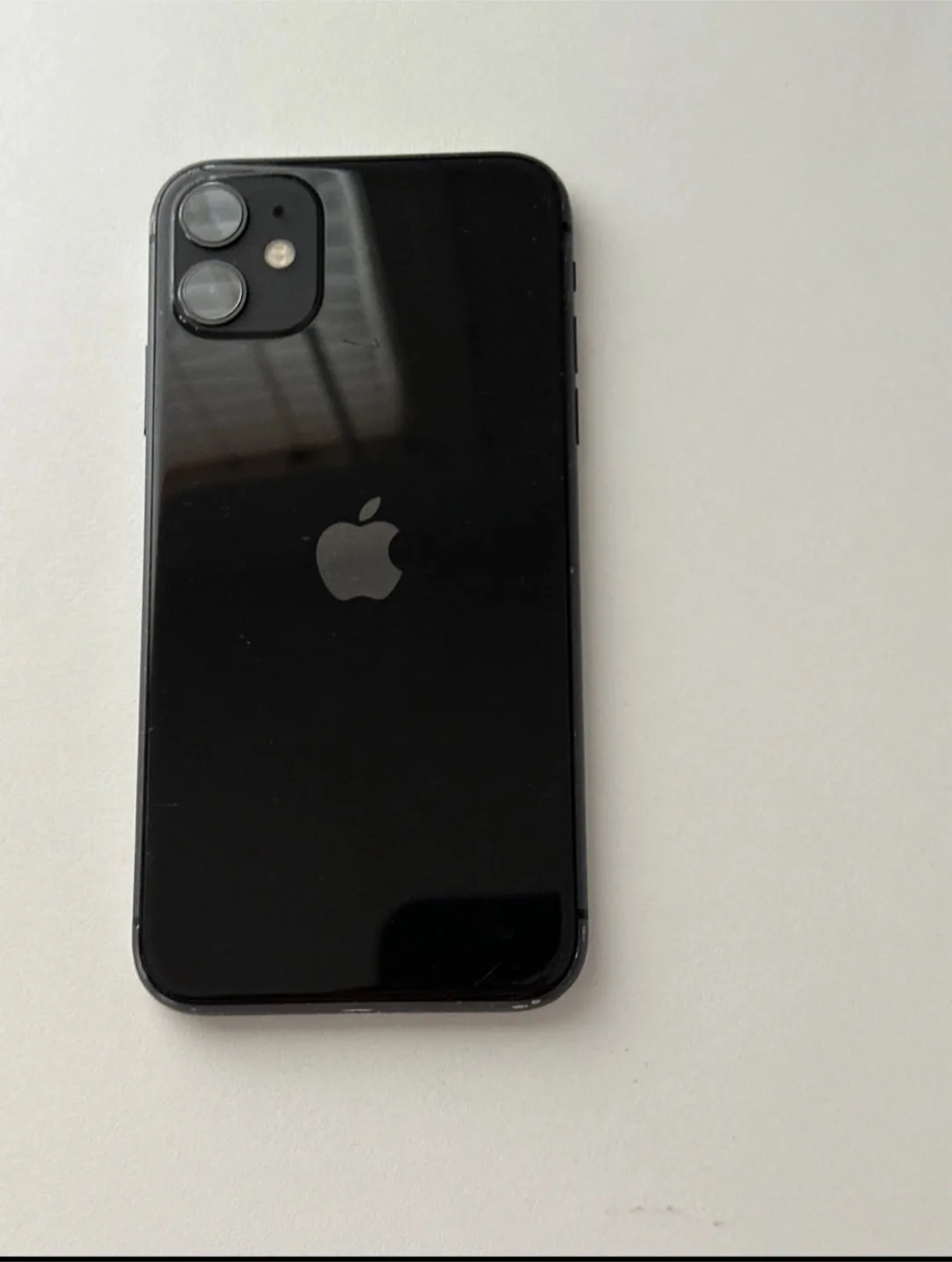 Apple iPhone 11 - Black thumbnail