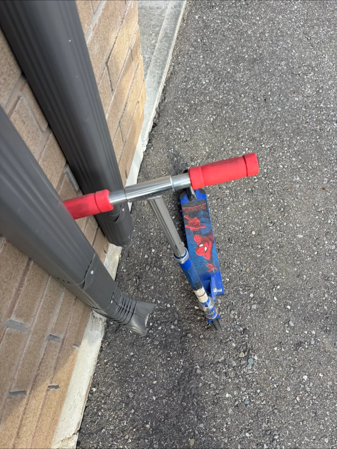 Spider-Man Scooter - Blue & Red image indicator(2)