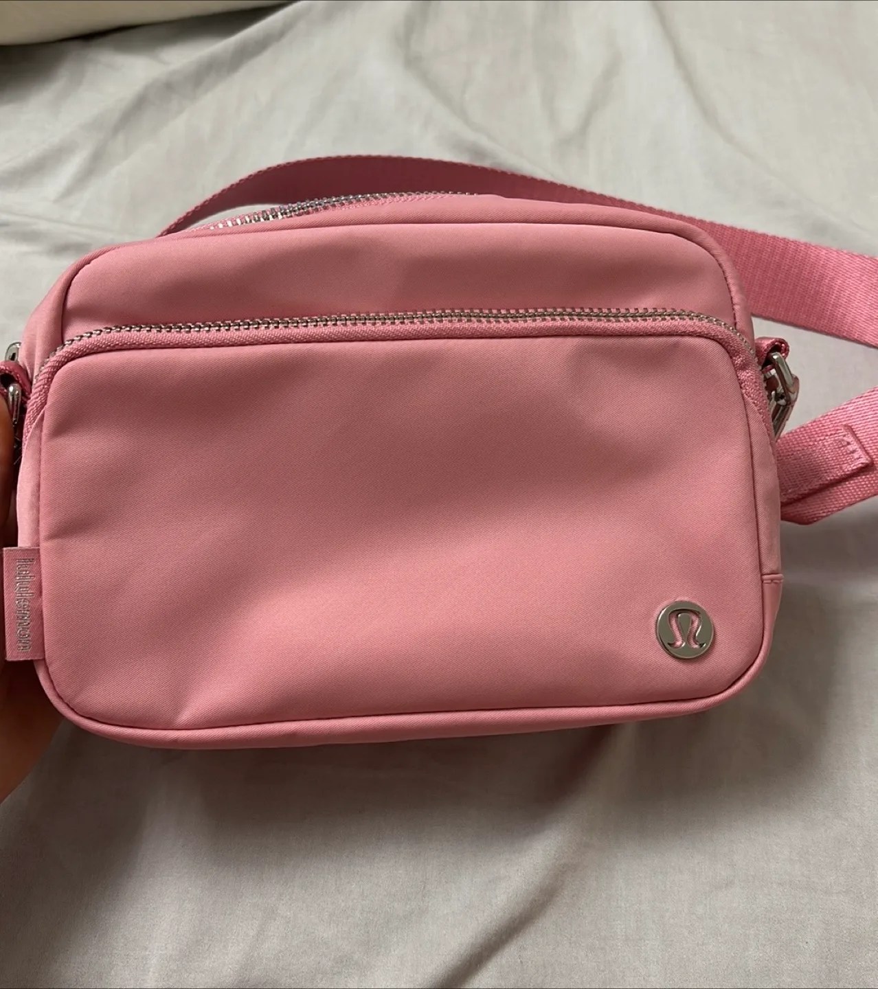 Lululemon athletica everywhere crossbody bag 2L image indicator(2)