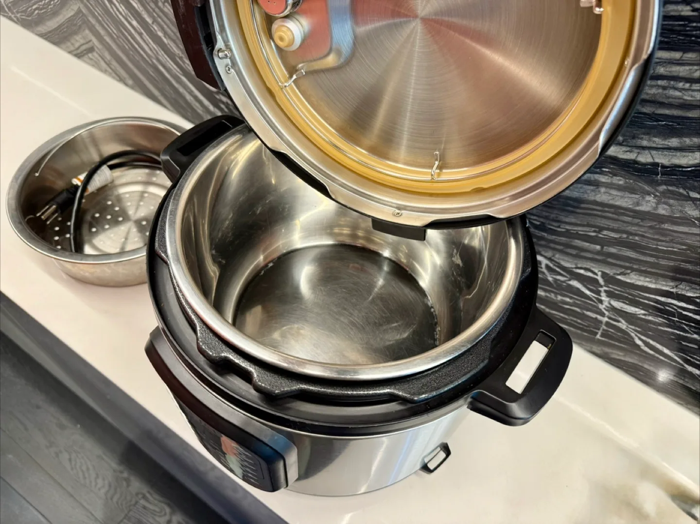 Instant Pot DUO 5 Quart 7-in-1 Multi-Use Pressure Cooker image indicator(2)