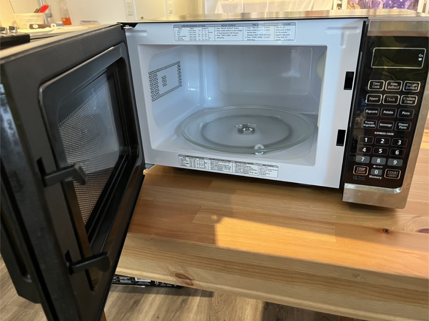Insignia 0.7 Cu. Ft. Microwave (NS-MW07SS1-C) - photo 3