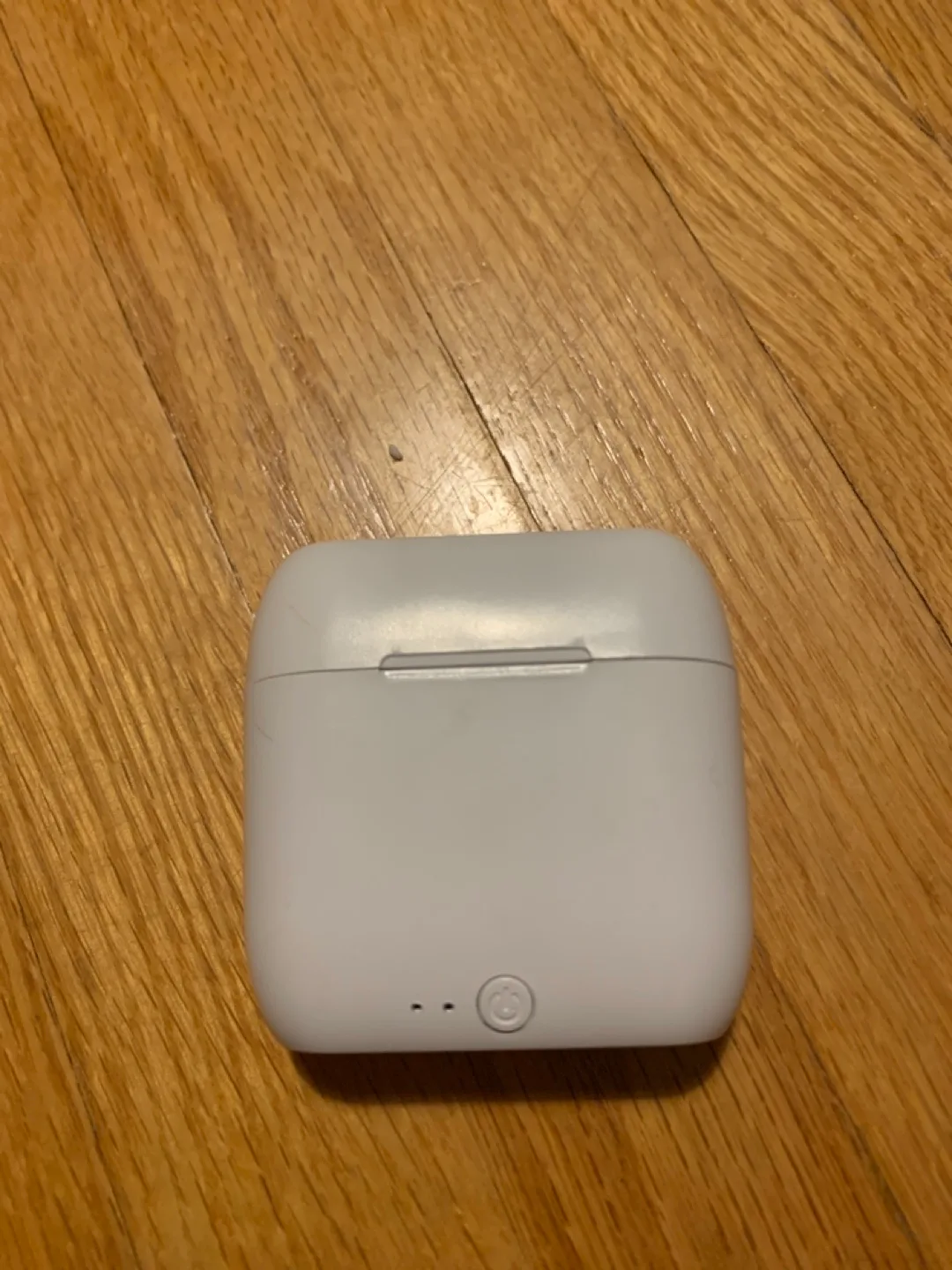 White Wireless Earbuds with Case & Charger thumbnail