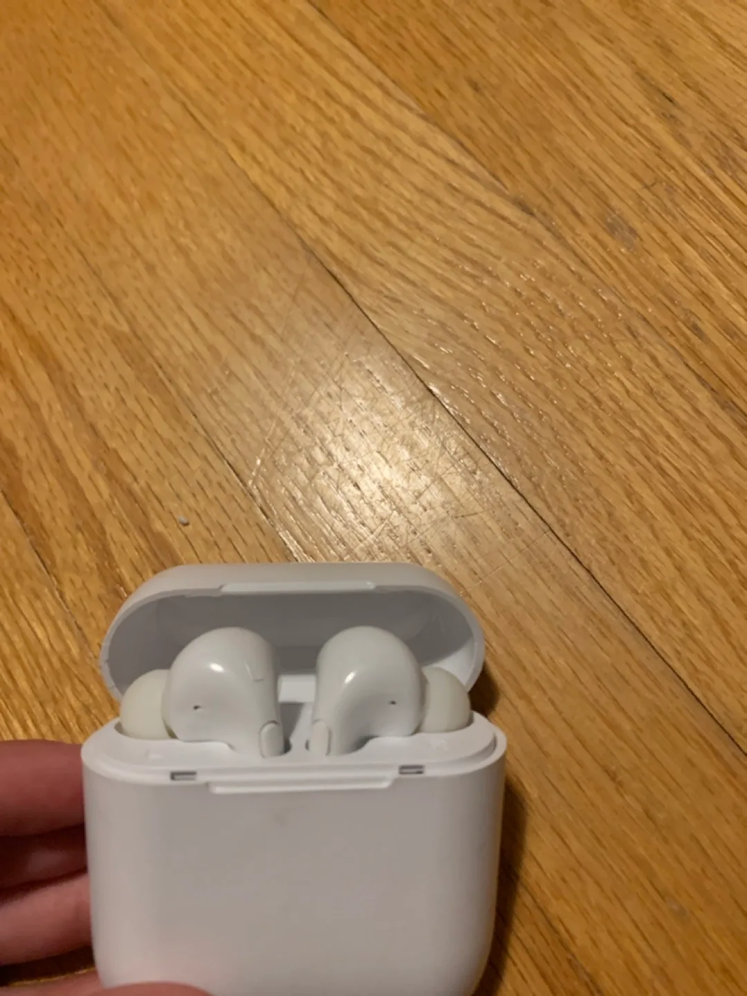 White Wireless Earbuds with Case & Charger image indicator(2)