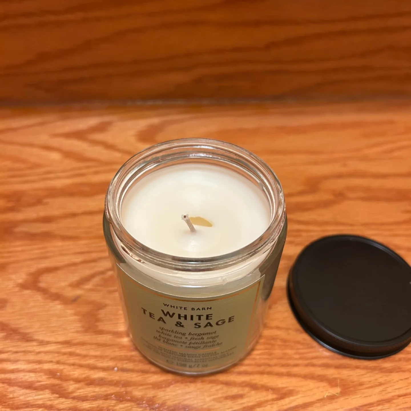 White Barn White Tea & Sage Candle image indicator(2)