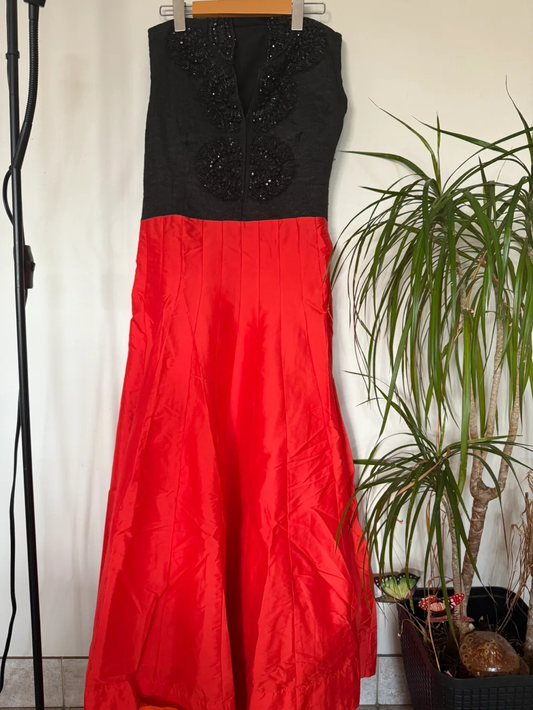 Black & Red Dress image indicator(3)