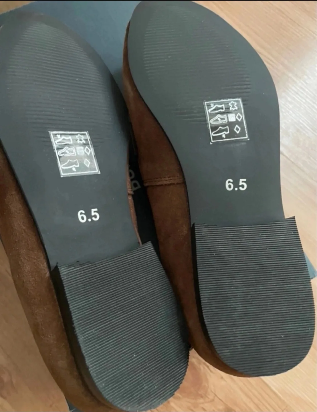 Brand new loafer women (size 6.5) image indicator(2)