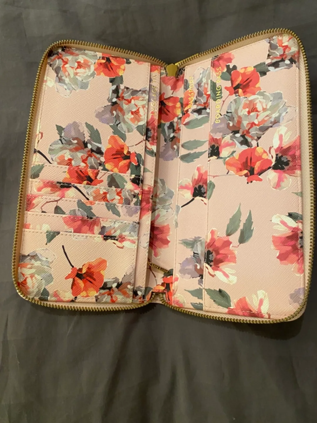Love & Lore Floral Travel Wallet image indicator(3)