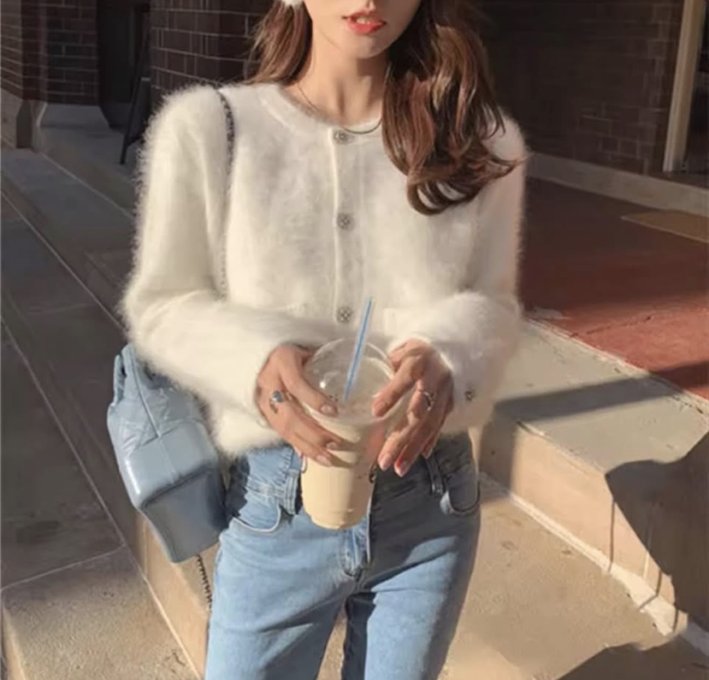 Elegant cropped knitted milky white cardigan - photo 2
