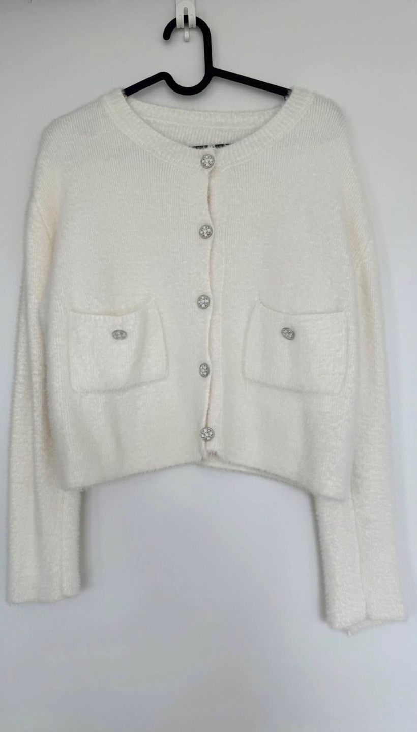 Elegant cropped knitted milky white cardigan - photo 5