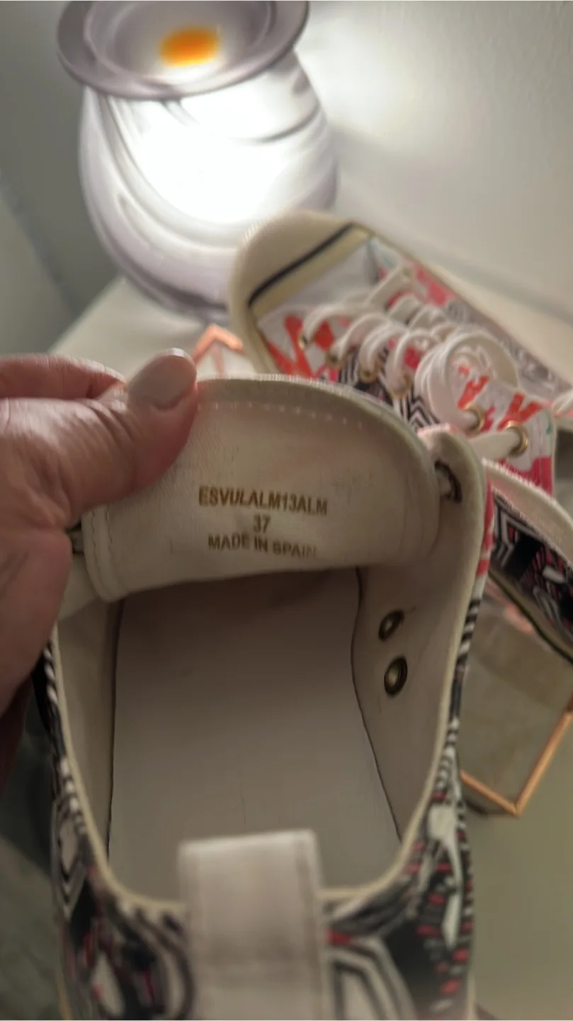 Burberry Sneakers Size 37 image indicator(4)