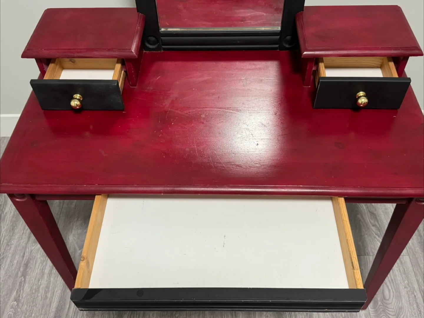 Red Vanity Desk with Mirror image indicator(3)