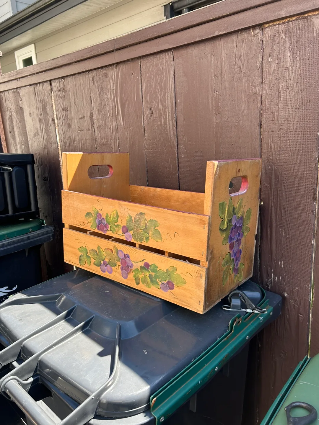 Hand-Painted Wooden Wine Bottle Crate image indicator(3)