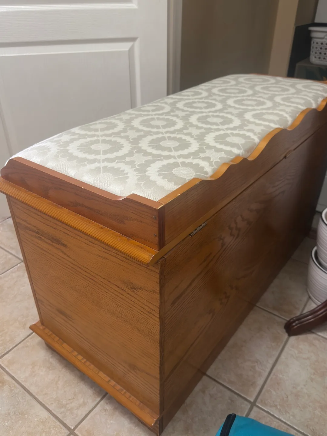 Storage trunk/chest with 2 drawers,accent love seat/sofa image indicator(4)