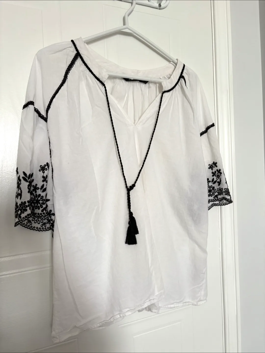 Zara White Embroidered Blouse Size S thumbnail