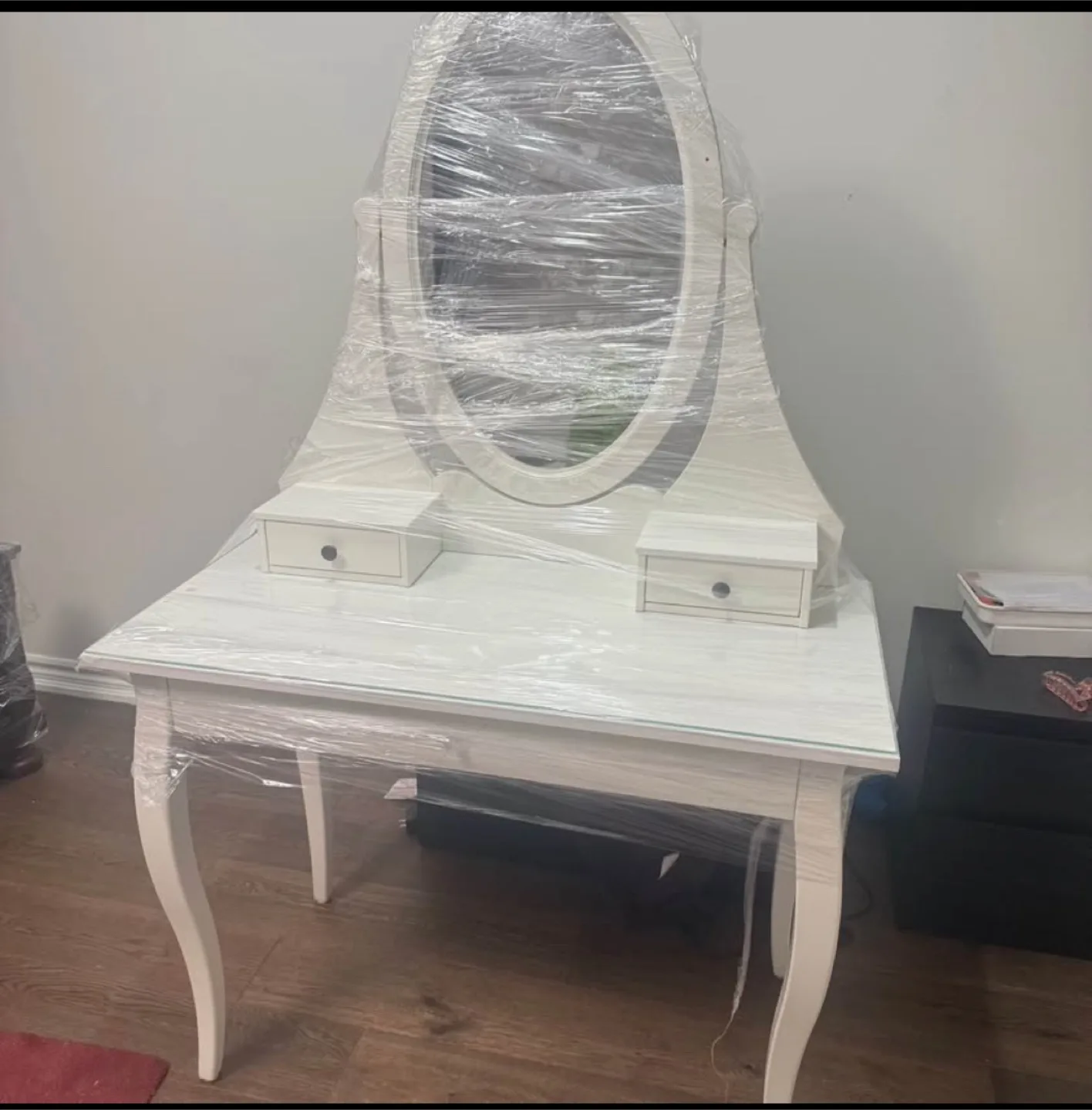 White Vanity Table with Mirror thumbnail