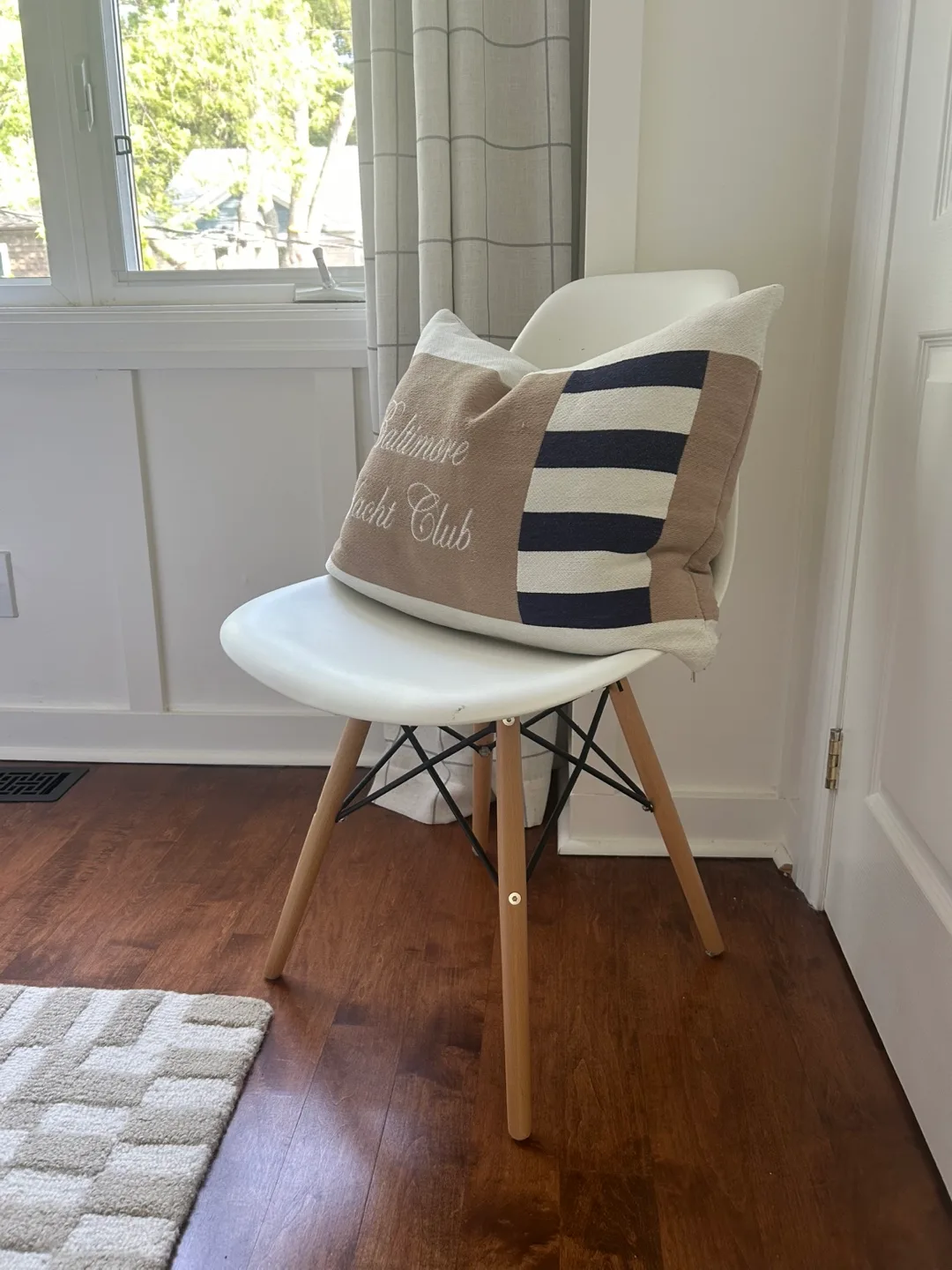 White Eames Style Dining Chair thumbnail