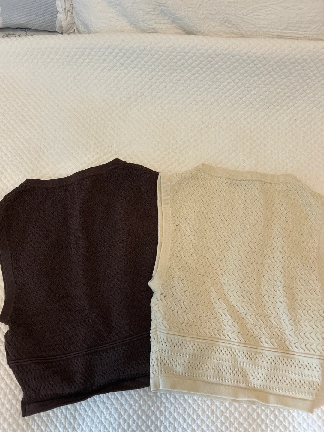 Babaton Cropped sleeveless top - XS & 2XS image indicator(4)