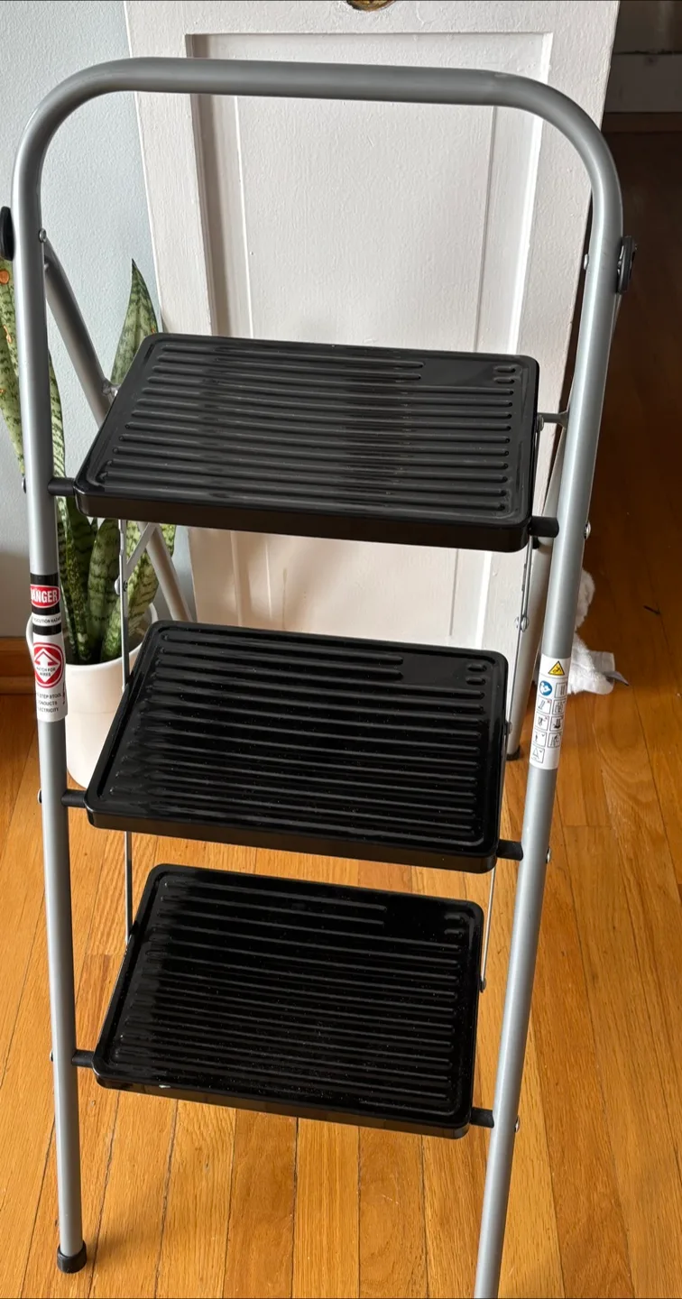 3-Step Lightweight Ladder thumbnail