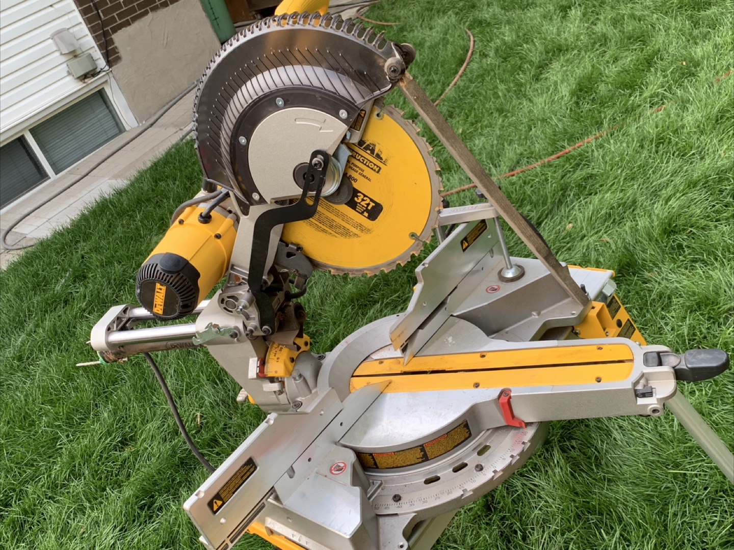 DeWalt 12-Inch Compound Miter Saw - photo 4