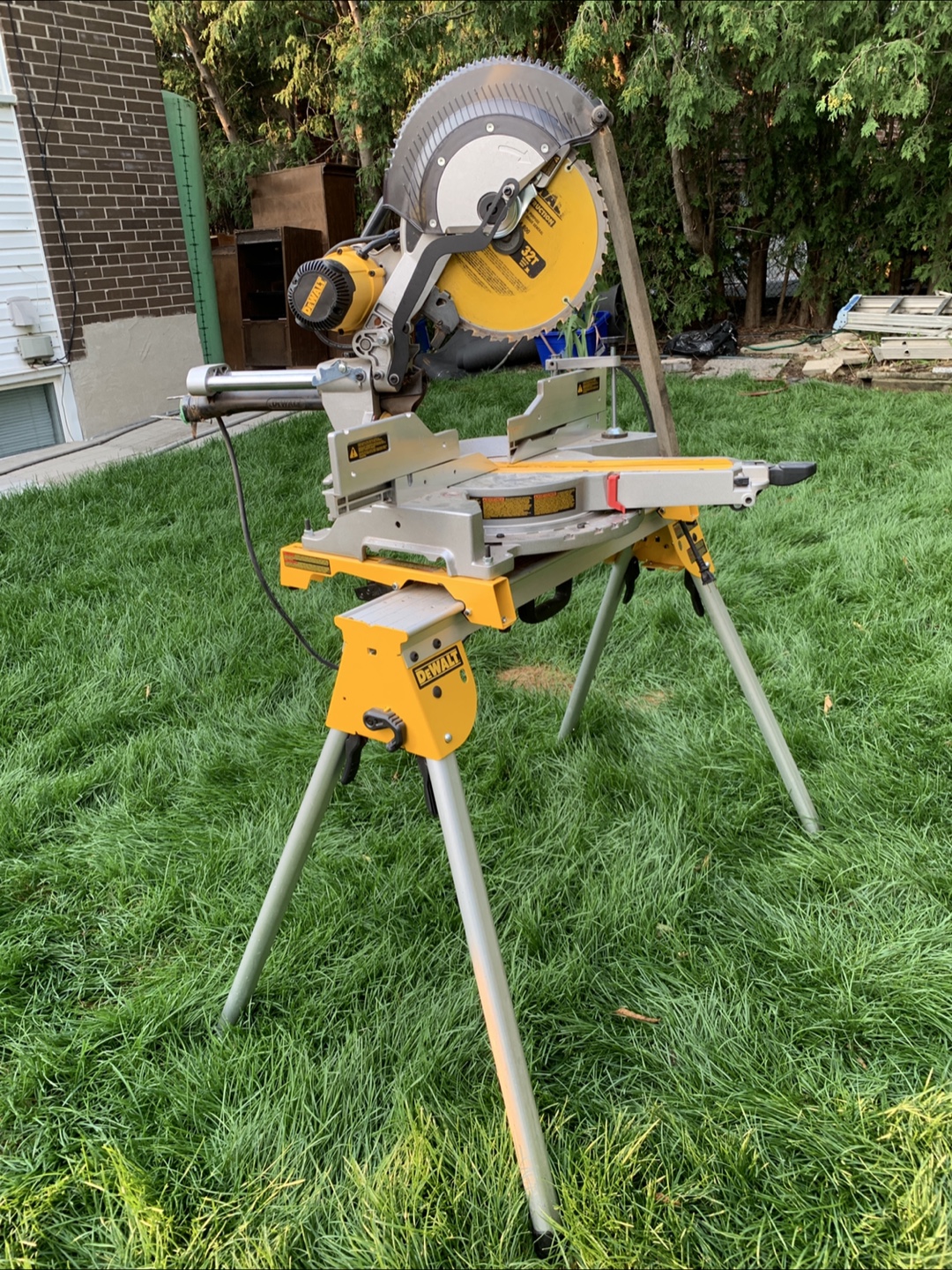 DeWalt 12-Inch Compound Miter Saw - photo 2