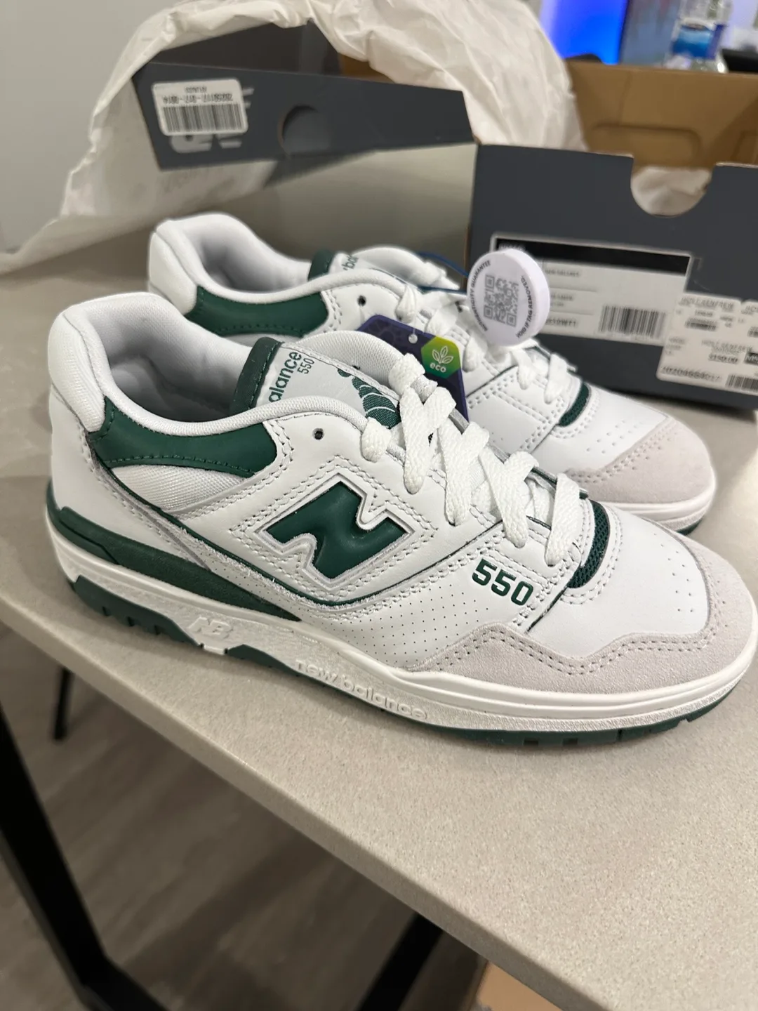 New Balance 550 White Green Size 5 (6.5 Women) thumbnail