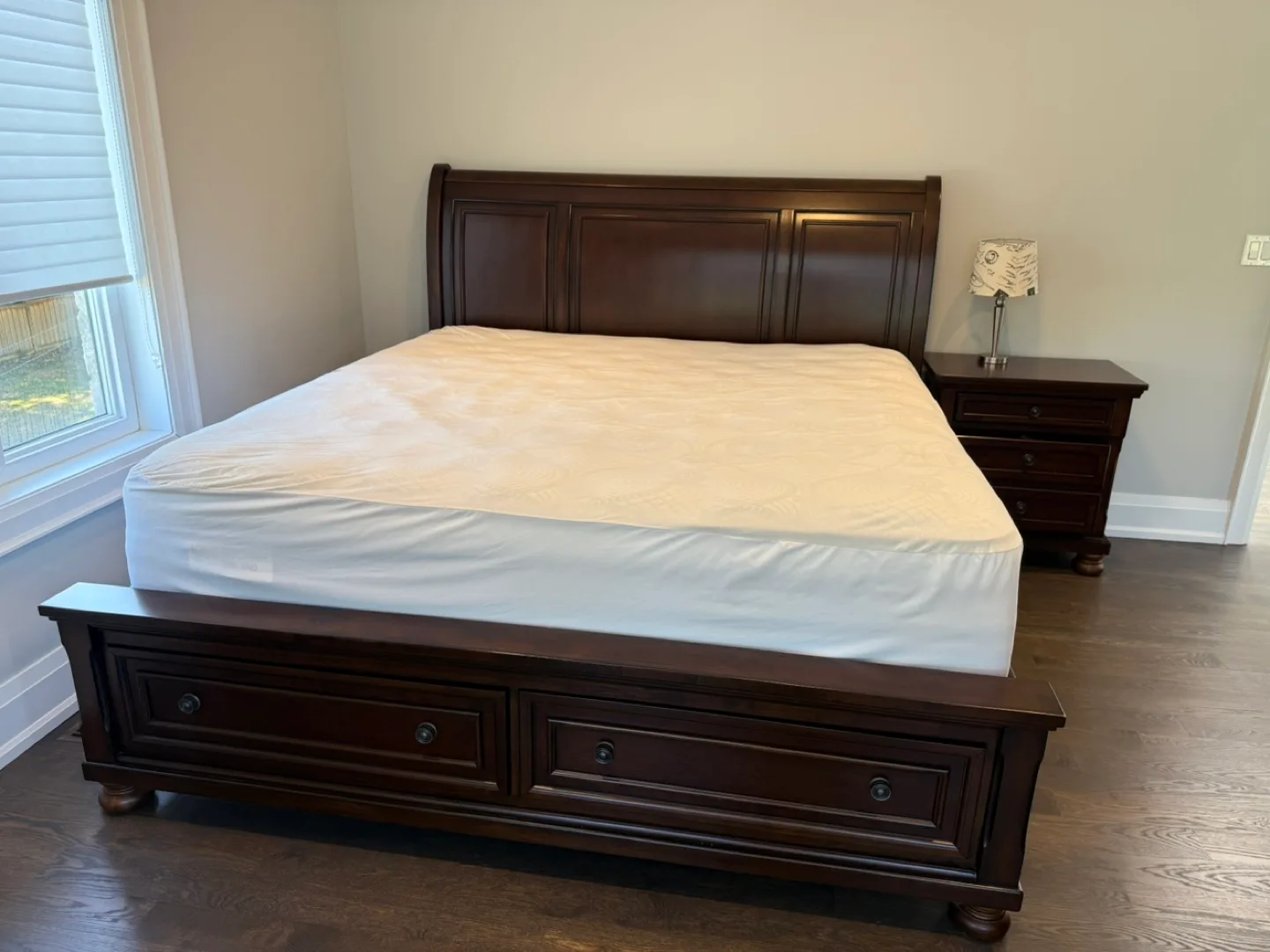 Hard Wood King Size Bedroom Set thumbnail