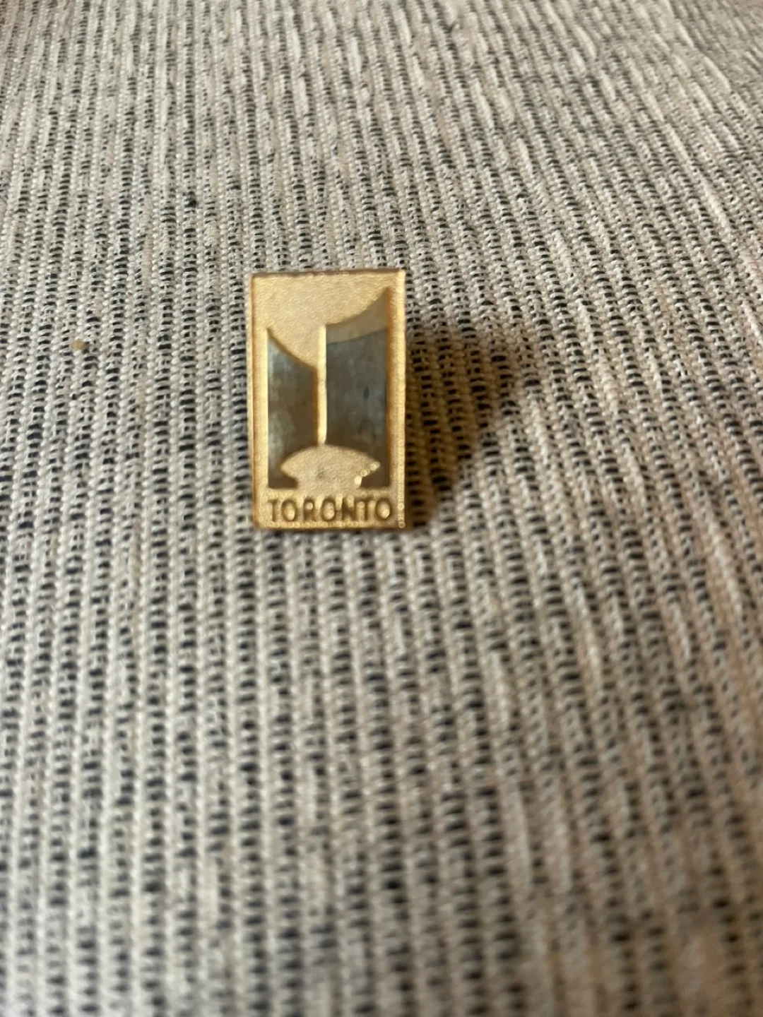 City of Toronto Gold Pin thumbnail