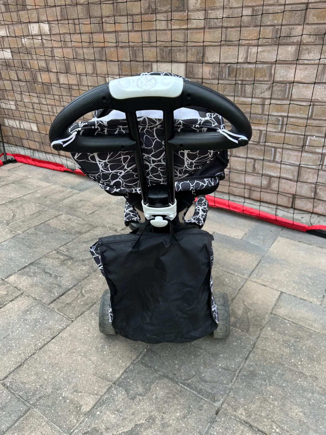 smarTrike Touch Steering Black & White Tricycle image indicator(4)