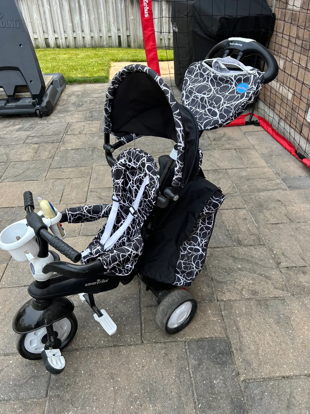 smarTrike Touch Steering Black & White Tricycle image indicator(2)