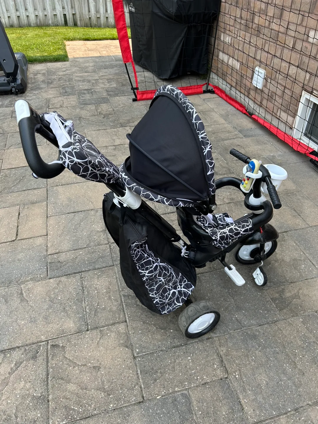 smarTrike Touch Steering Black & White Tricycle image indicator(3)