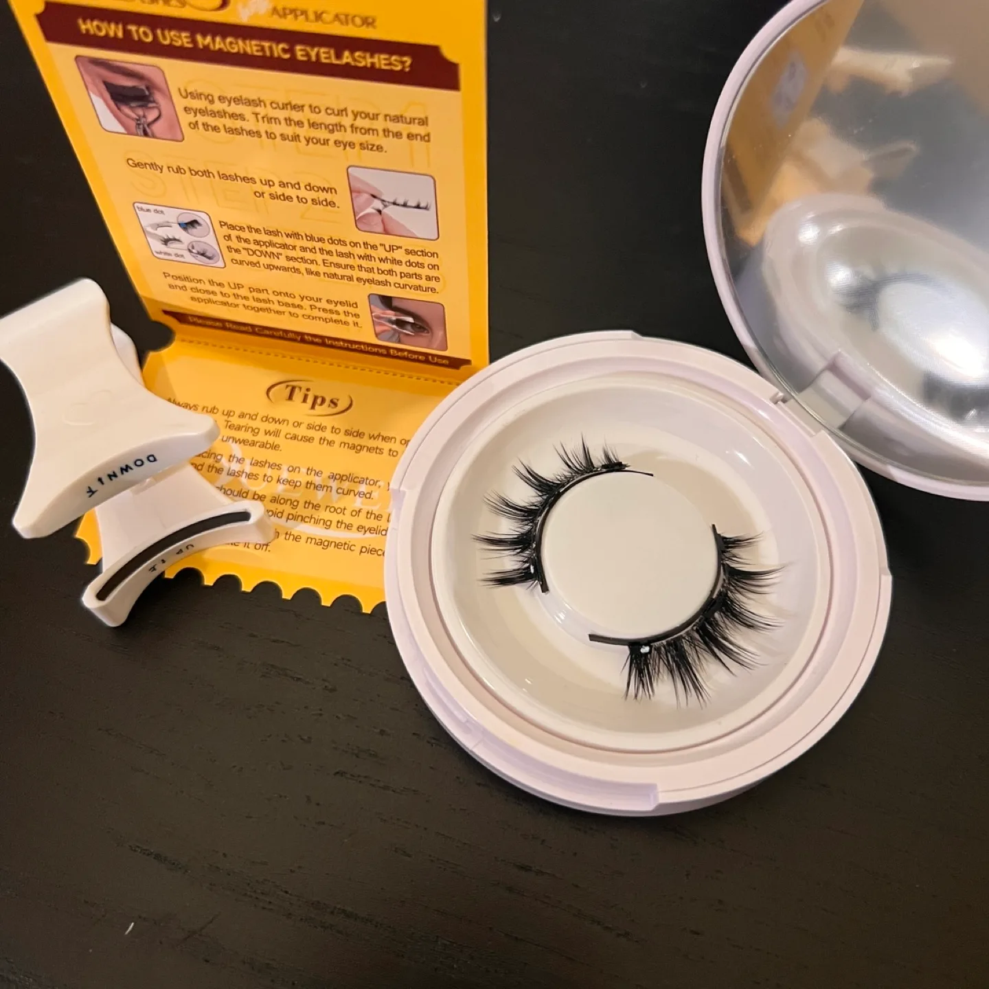 Magnetic Eyelashes with Applicator thumbnail