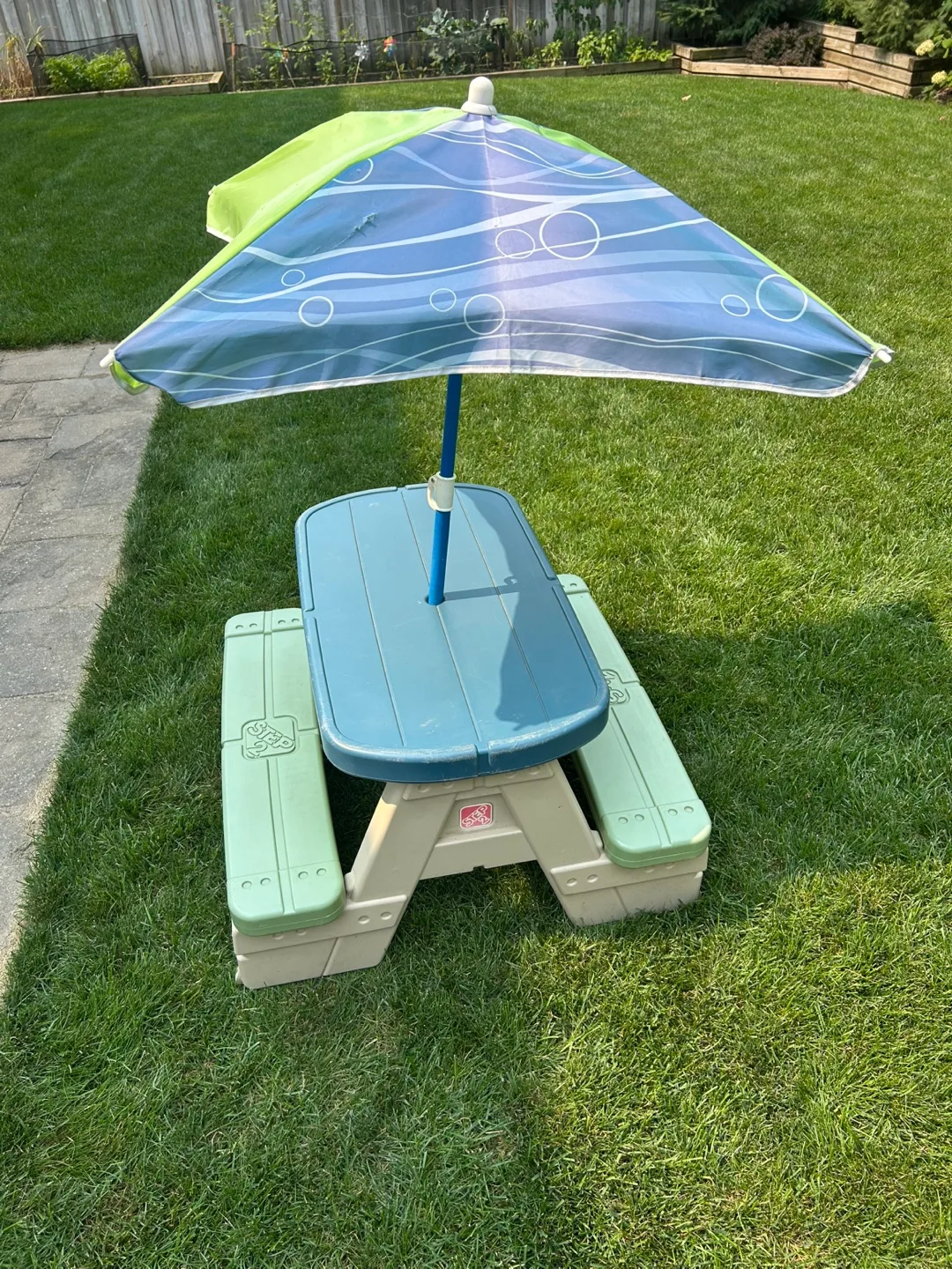 Step2 Picnic Table with Umbrella - Kids image indicator(2)