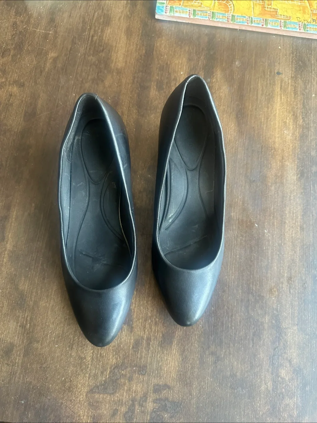 Comfy Black Leather Block Heel Pumps size 9M image indicator(5)
