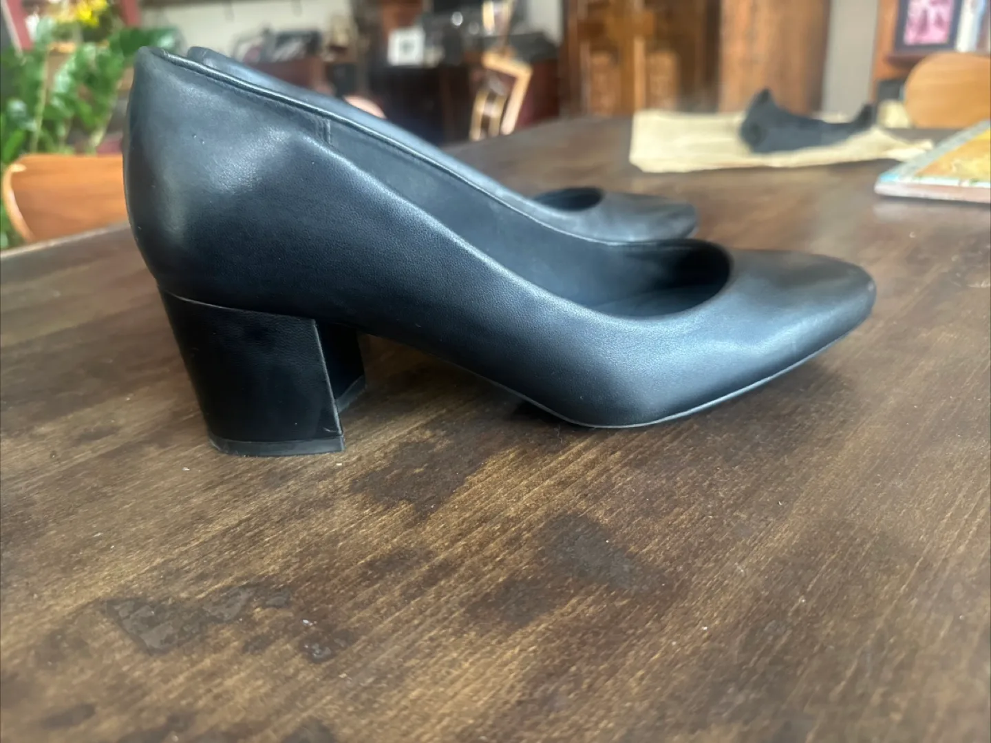 Comfy Black Leather Block Heel Pumps size 9M image indicator(3)