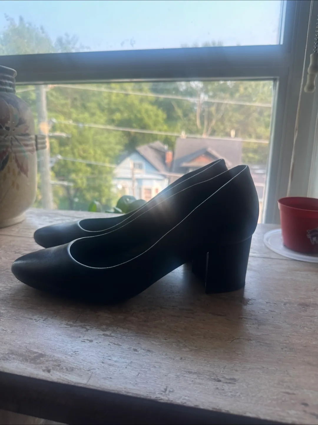 Comfy Black Leather Block Heel Pumps size 9M image indicator(4)