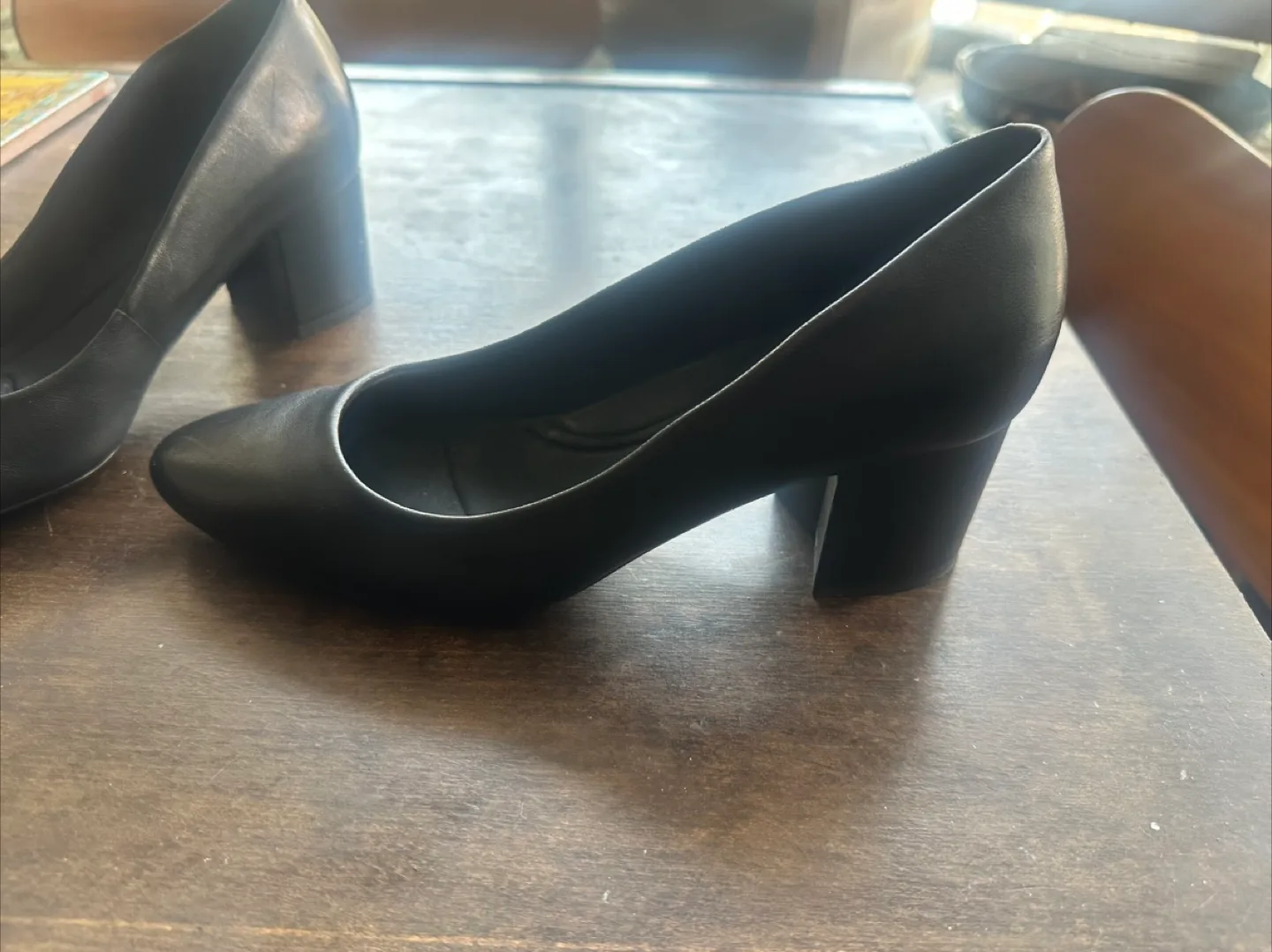 Comfy Black Leather Block Heel Pumps size 9M image indicator(8)