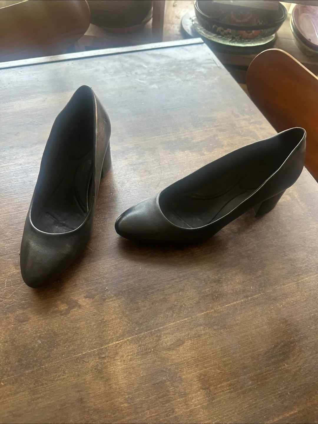 Comfy Black Leather Block Heel Pumps size 9M image indicator(9)