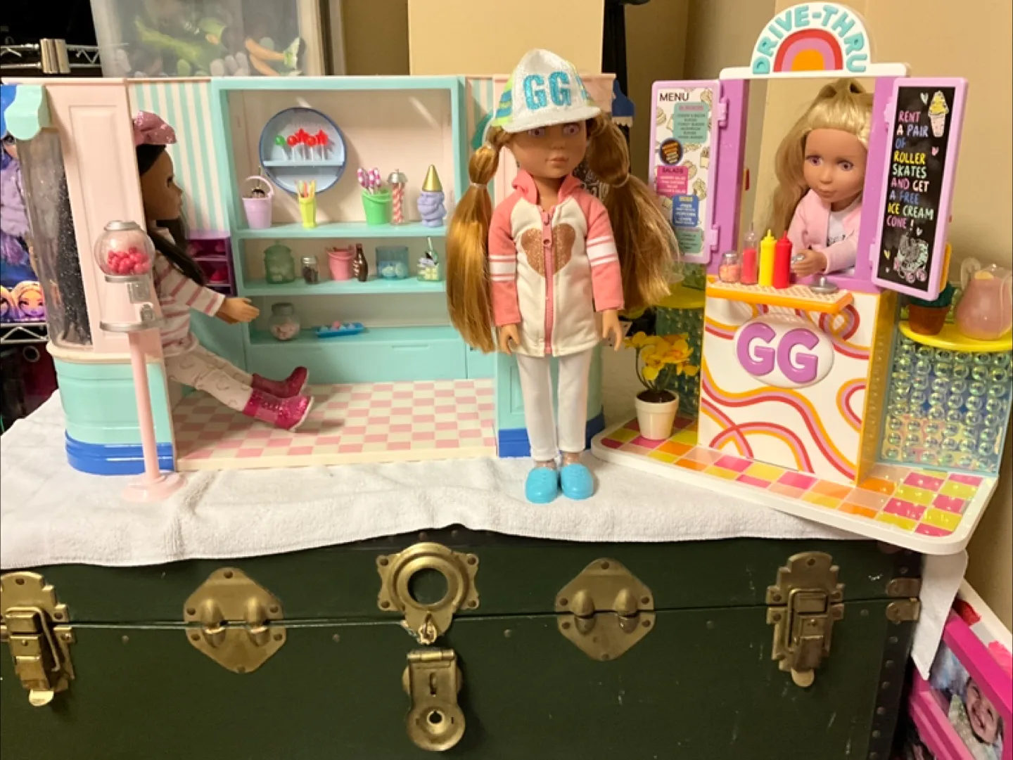 Glitter Girls Dolls & Drive-Thru Playset thumbnail