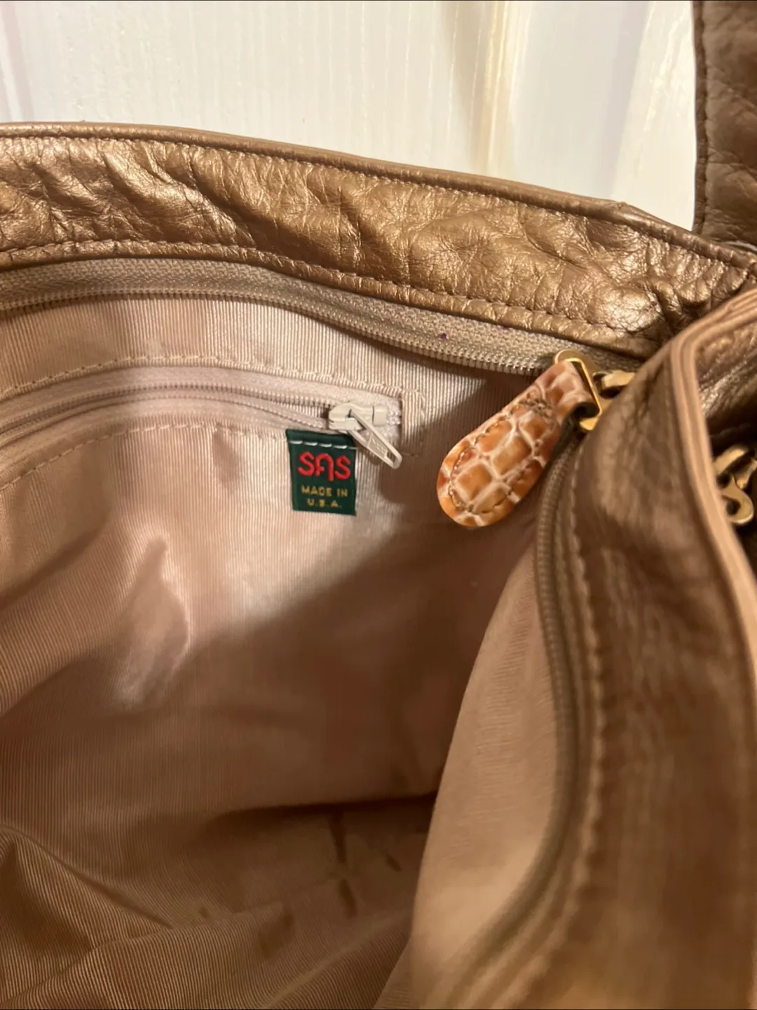 SAS Brown Leather Shoulder Bag image indicator(4)