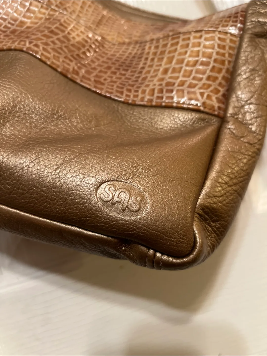 SAS Brown Leather Shoulder Bag image indicator(2)